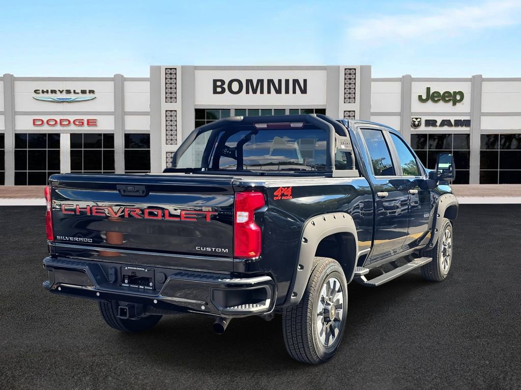 Used 2021 Chevrolet Silverado 2500 Custom w/ Custom Value Package image 3