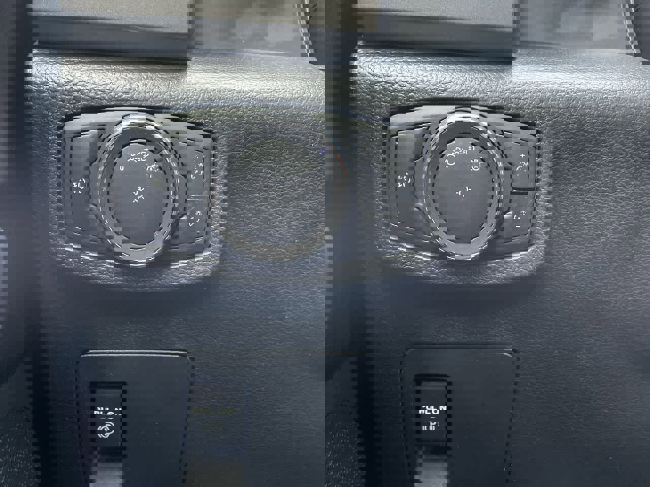 Used 2019 Ford Expedition XLT image 28