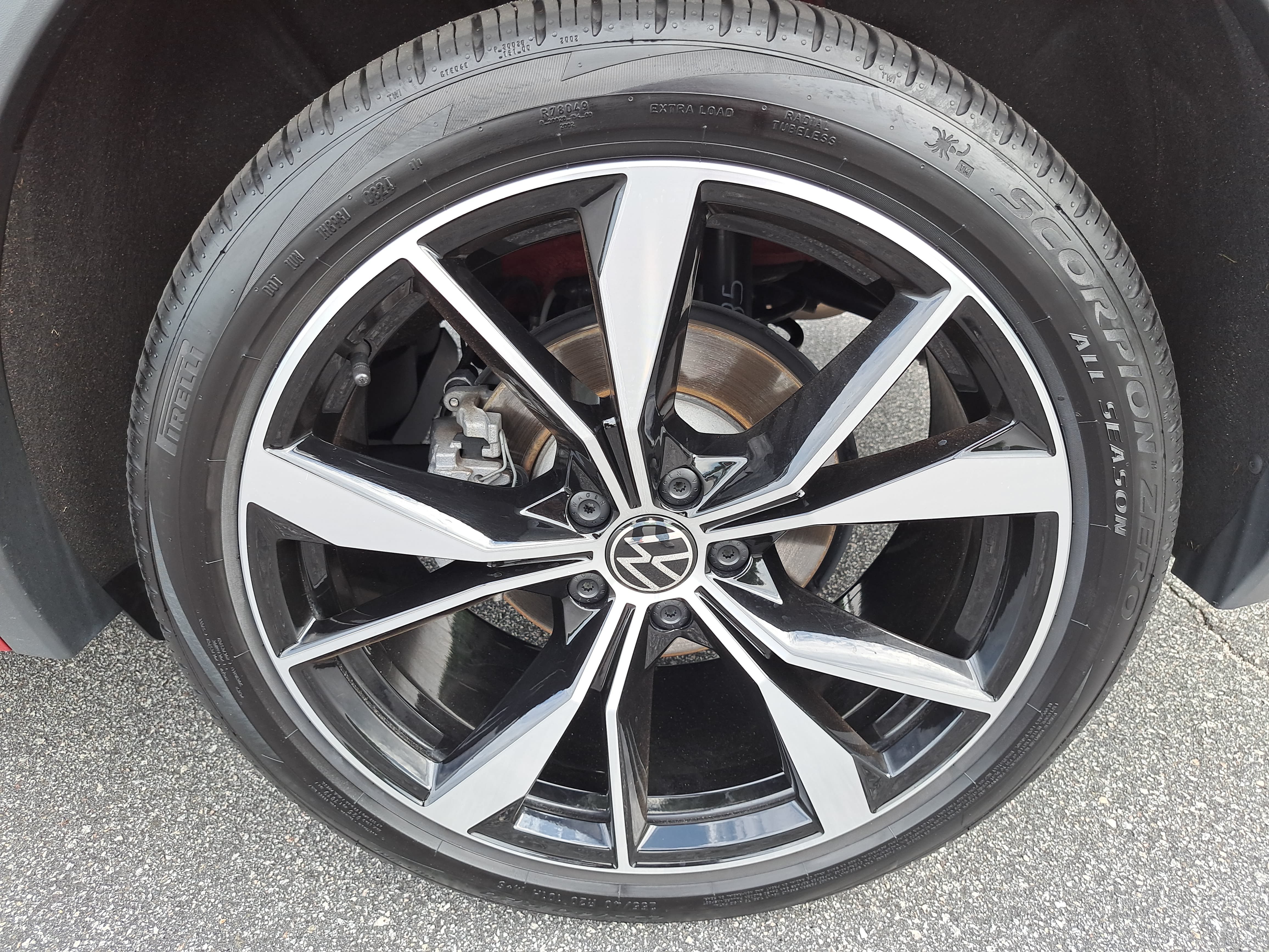 Certified 2024 Volkswagen Tiguan SEL R-Line AWD/4WD image 32