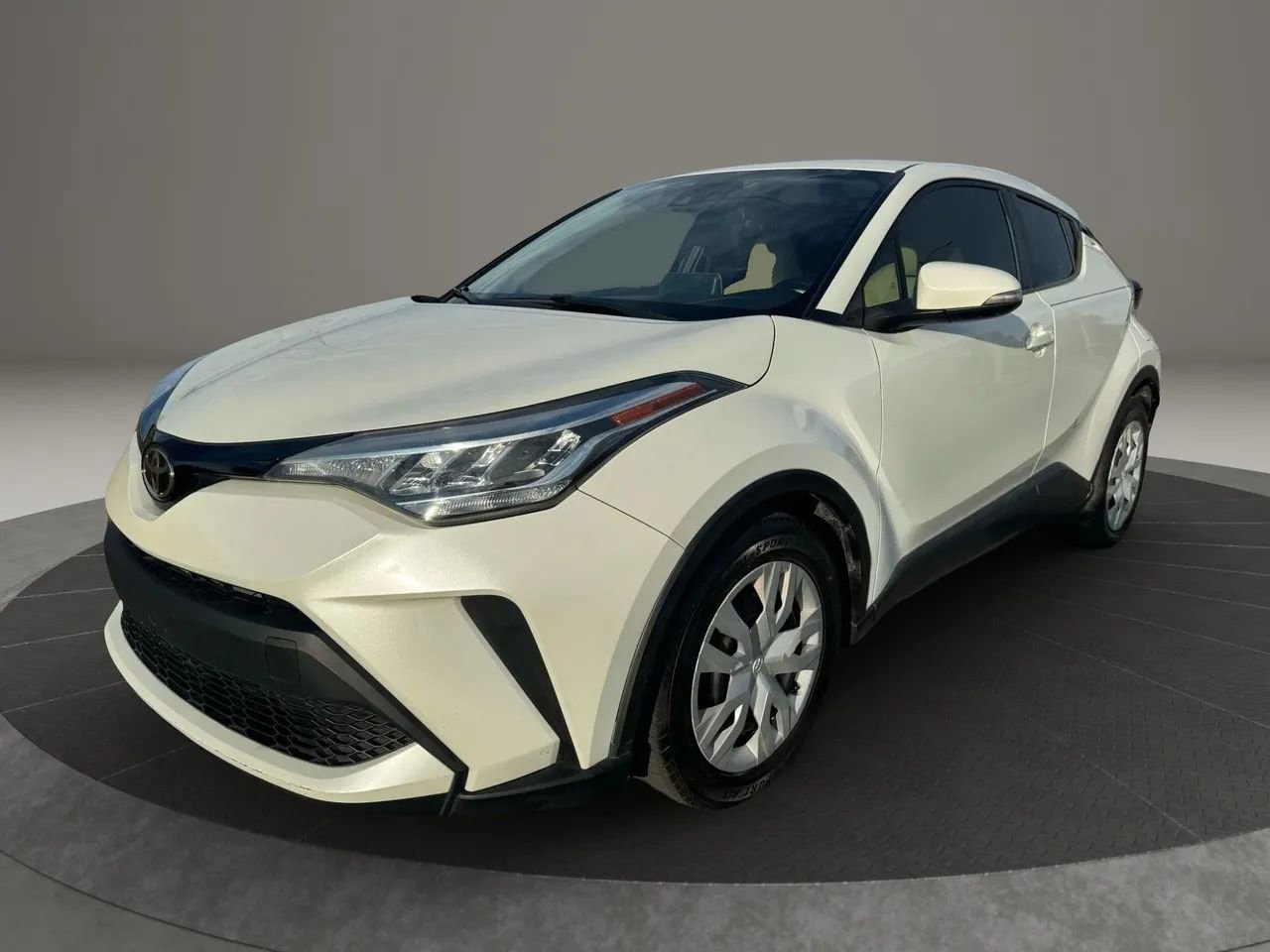 Used 2020 Toyota C-HR LE image 2
