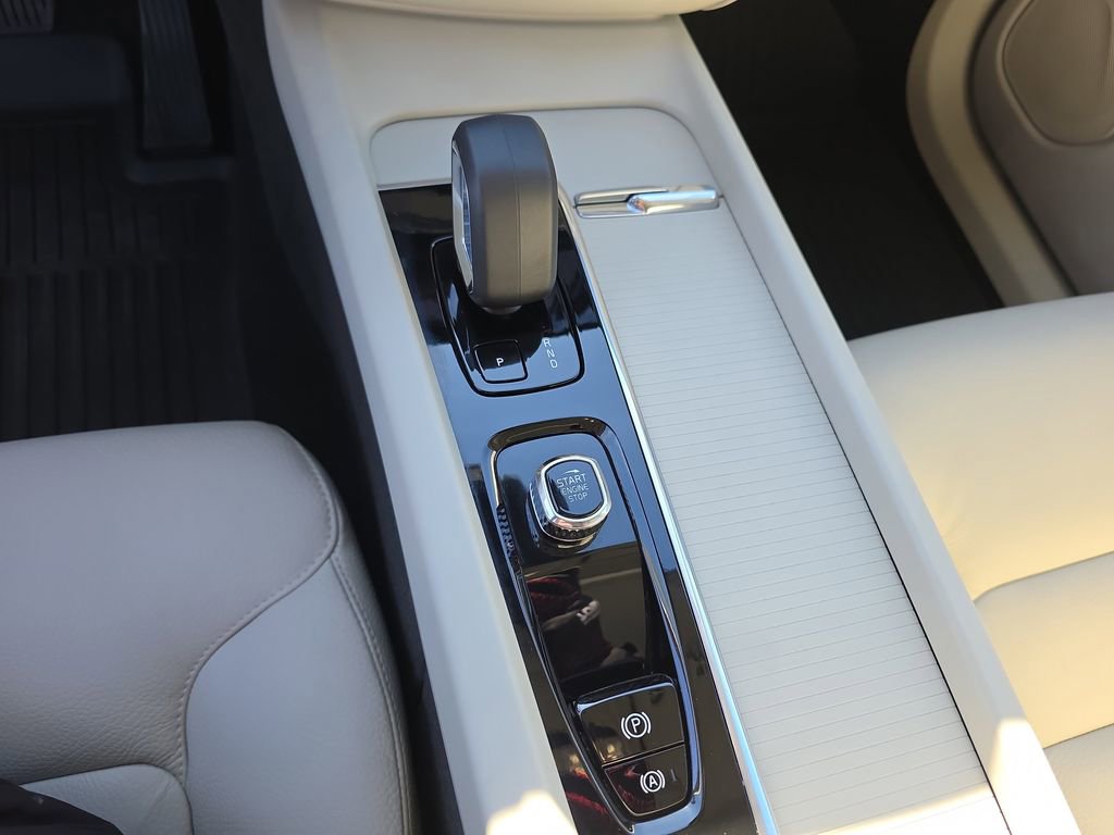 Used 2025 Volvo XC60 T8 Core w/ Protection Package Premier image 31