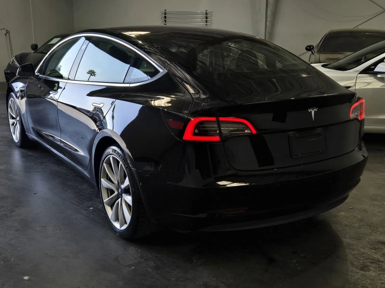 Used 2019 Tesla Model 3 Standard Range RWD image 2