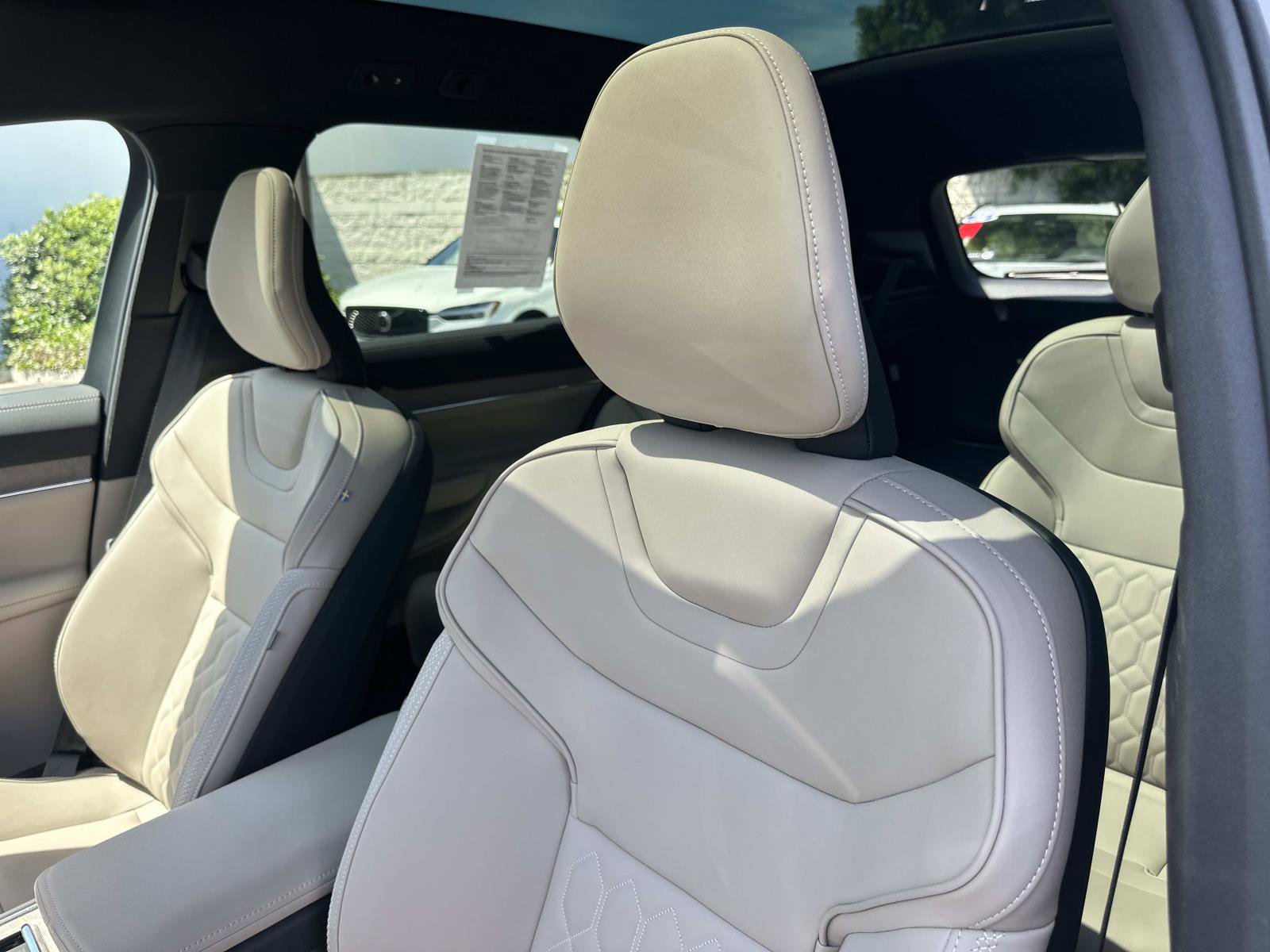 Certified 2025 Volvo EX90 Plus AWD/4WD image 19