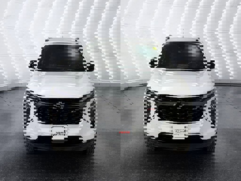 Used 2024 Chevrolet Trax RS w/ Driver Confidence Package image 2