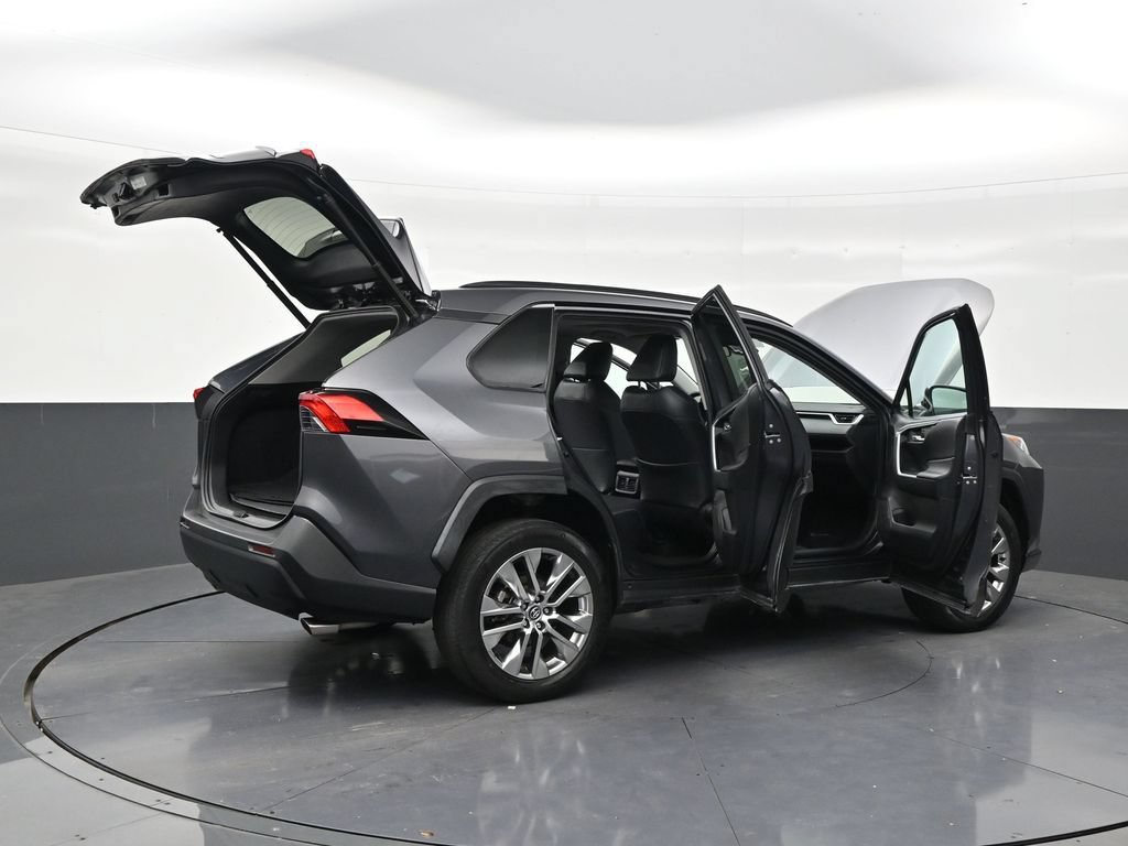 Used 2021 Toyota RAV4 XLE Premium FWD image 28