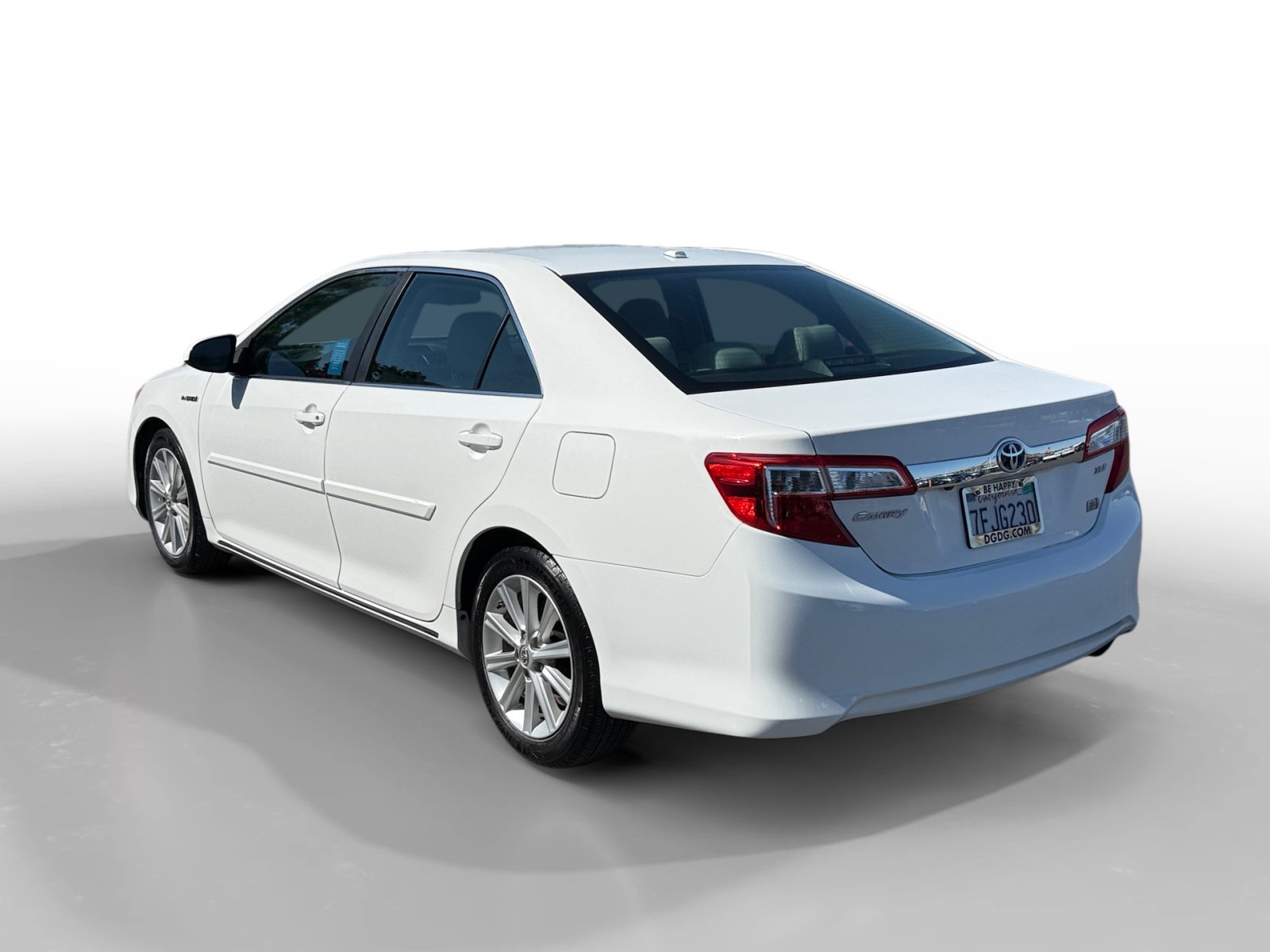 Used 2014 Toyota Camry XLE w/ Leather Package FWD image 3