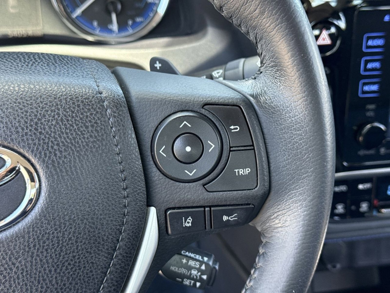 Used 2017 Toyota Corolla SE w/ SE Premium Package FWD image 31