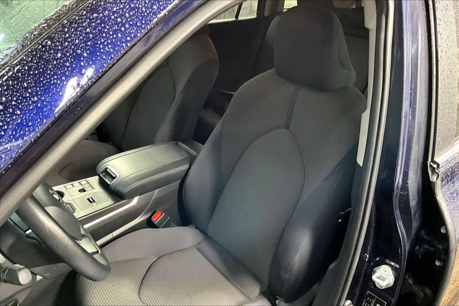Used 2025 Toyota Highlander LE FWD image 8