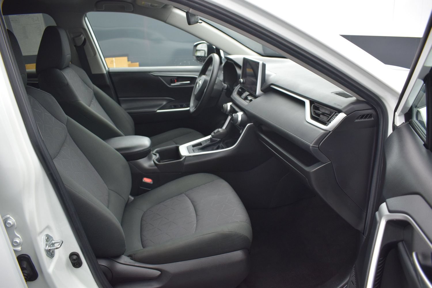 Used 2023 Toyota RAV4 XLE AWD/4WD image 10