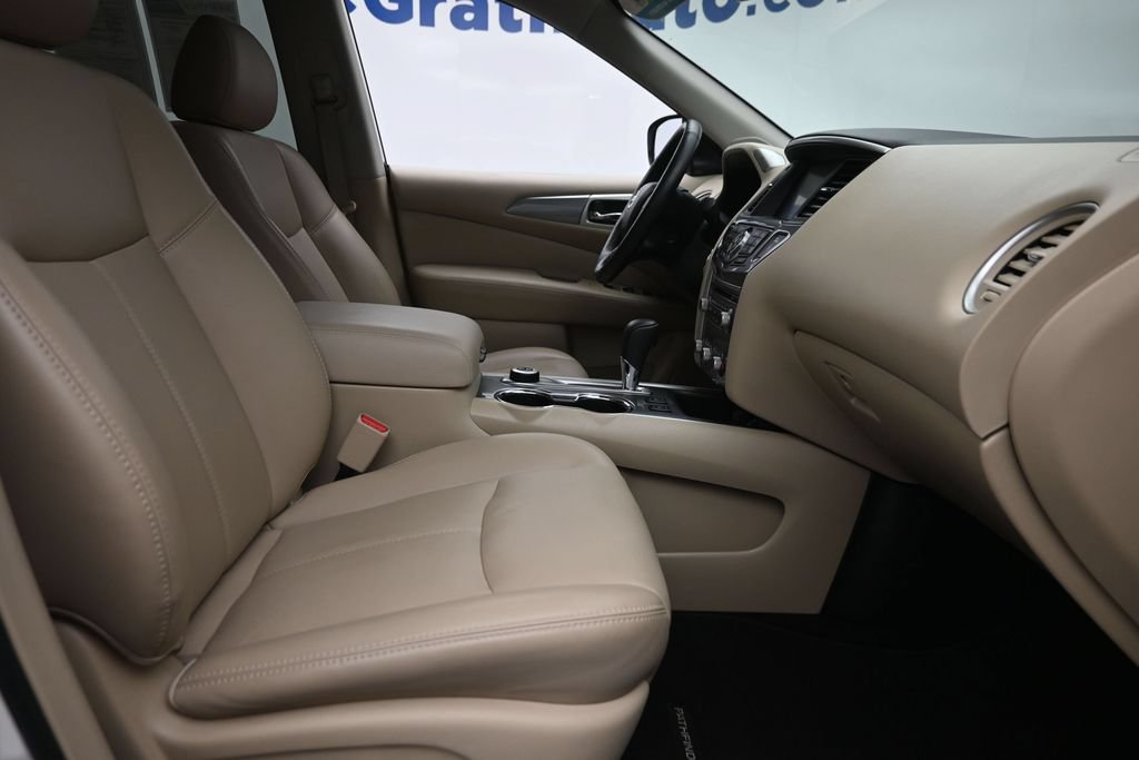 Used 2019 Nissan Pathfinder SL w/ SL Premium Package AWD/4WD image 9