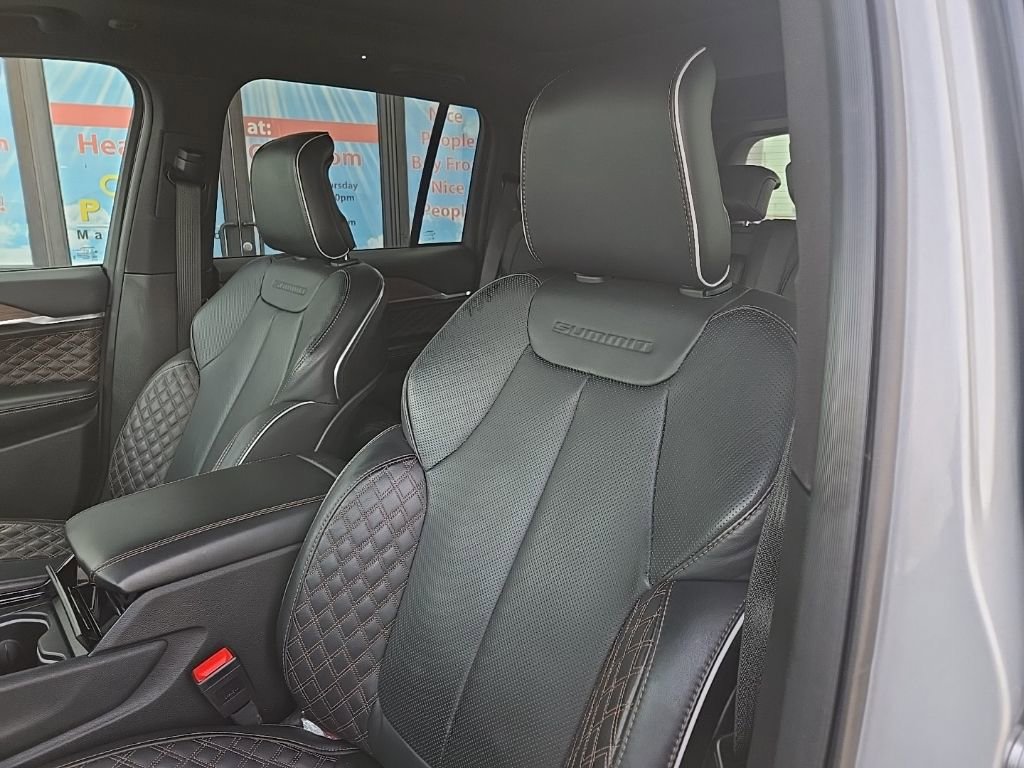 Used 2025 Jeep Grand Cherokee Summit image 31