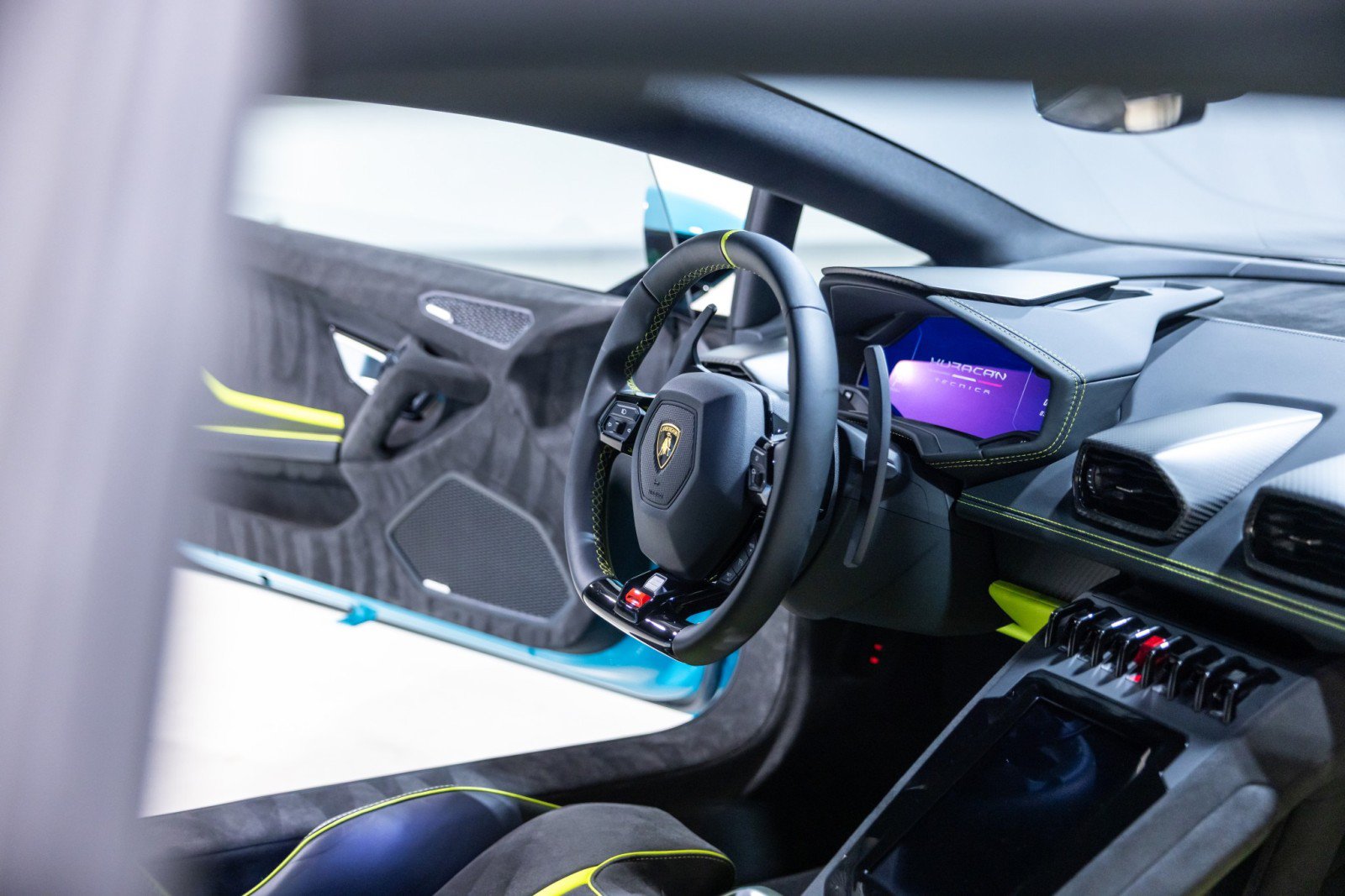 Used 2024 Lamborghini Huracan Tecnica RWD image 35