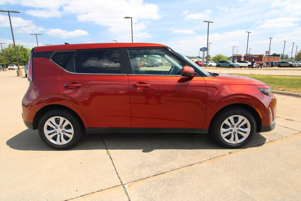 Used 2023 Kia Soul LX FWD image 4