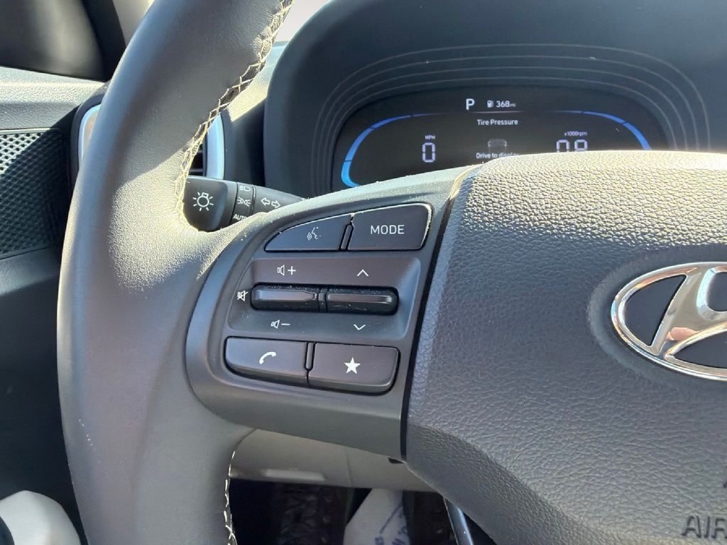 Used 2025 Hyundai Venue Limited FWD image 20