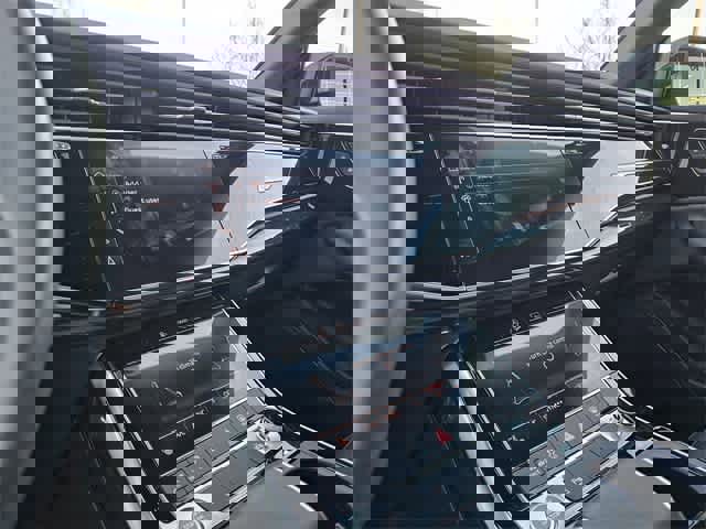 Used 2025 Audi Q8 Premium w/ Convenience Package image 29