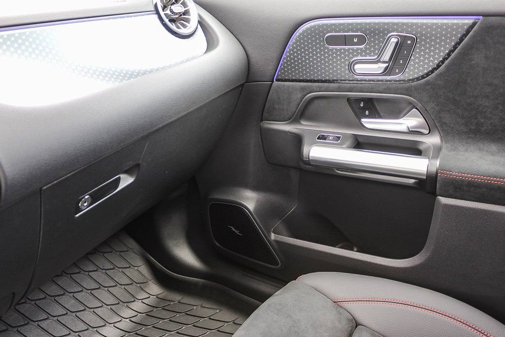 Used 2024 Mercedes-Benz GLA 250 4MATIC image 60