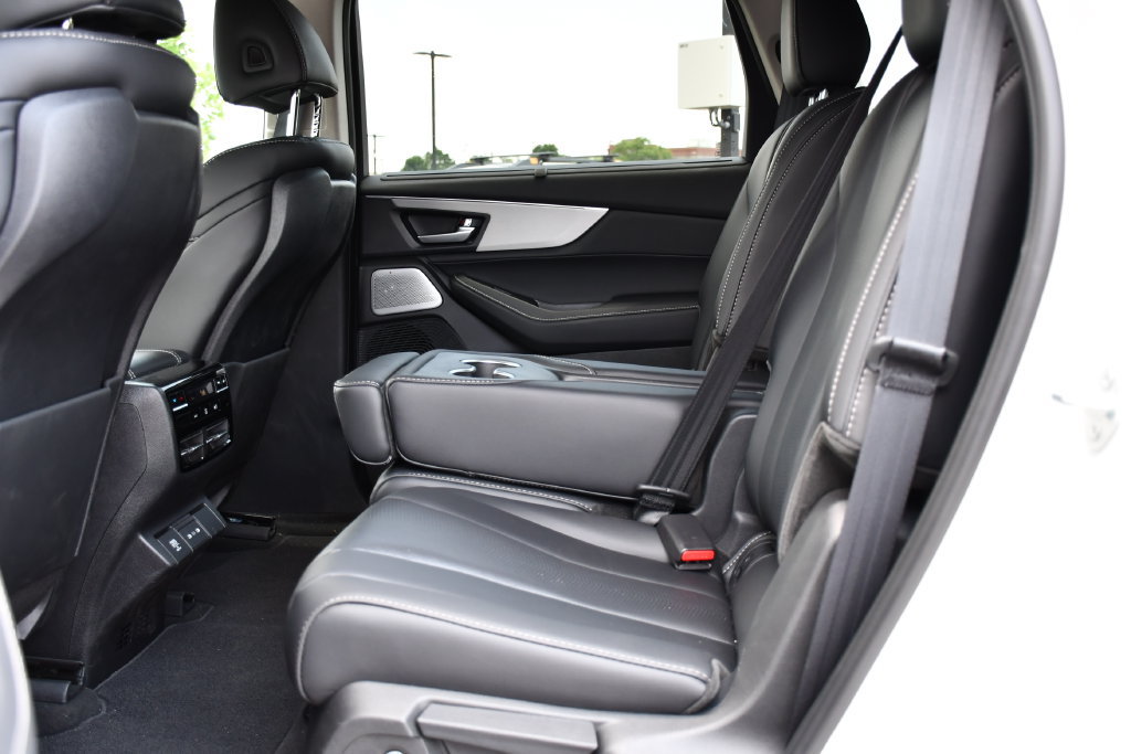 Certified 2026 Acura MDX w/ Technology Package FWD image 16