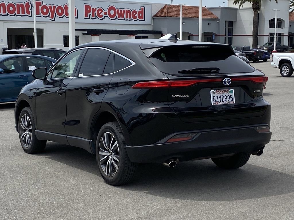 Used 2022 Toyota Venza LE image 4