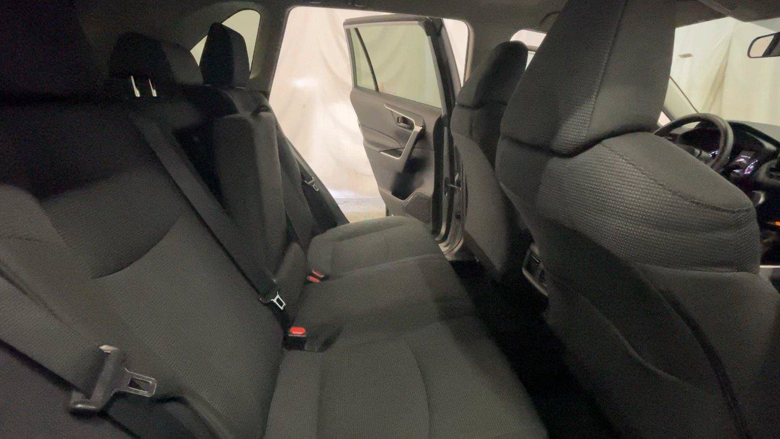 Used 2022 Toyota RAV4 LE AWD/4WD image 28