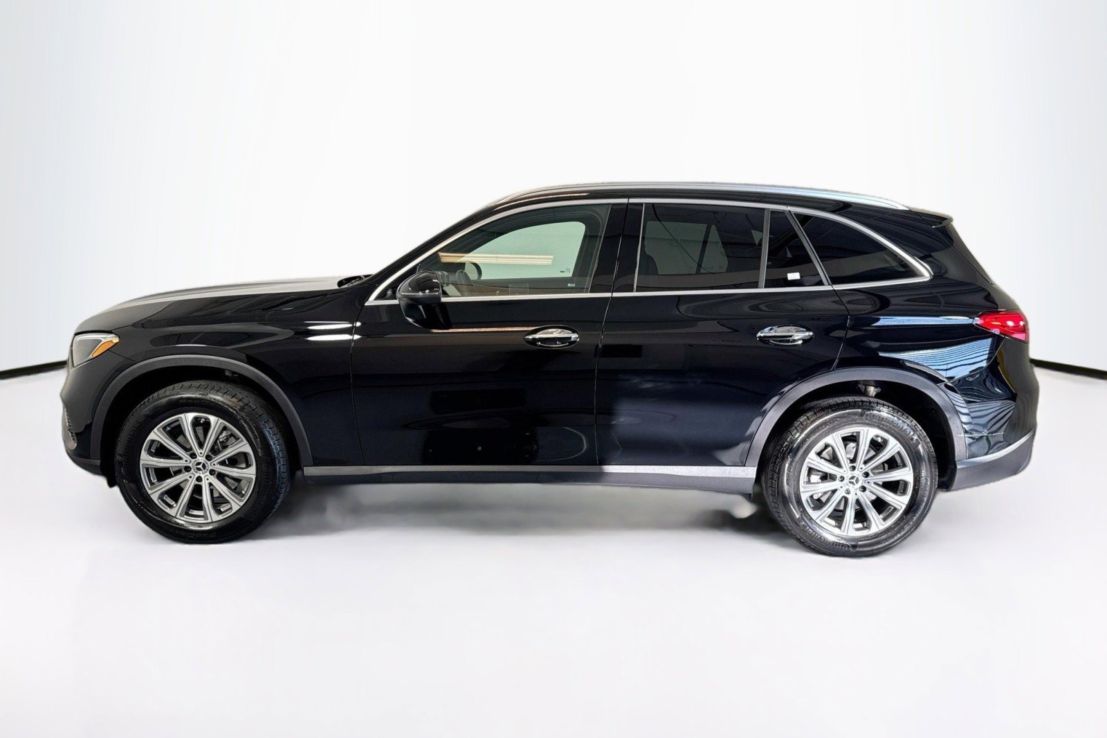 Certified 2025 Mercedes-Benz GLC 300 image 8