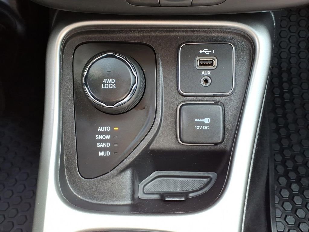 Used 2019 Jeep Compass Latitude w/ Popular Equipment Group AWD/4WD image 28
