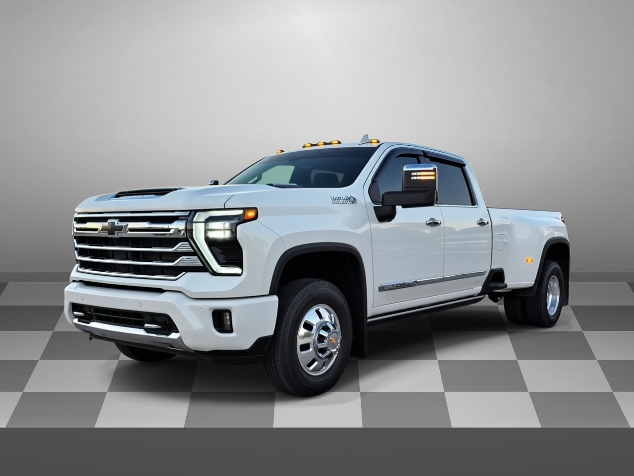 Certified 2024 Chevrolet Silverado 3500 High Country w/ High Country Premium Package AWD/4WD image 3
