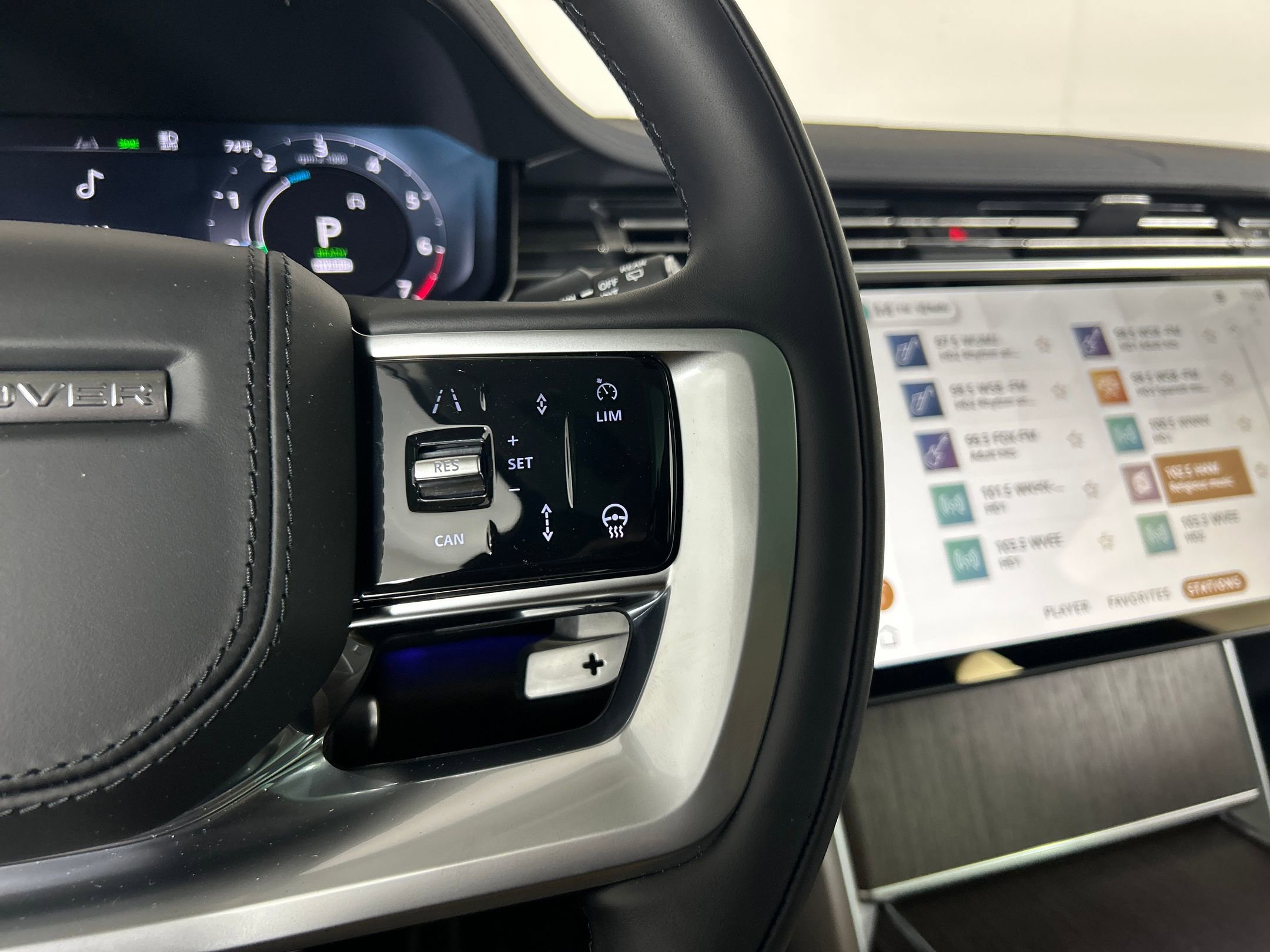 New 2025 Land Rover Range Rover SE image 21