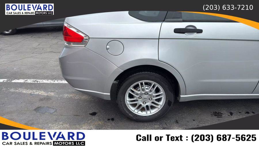 Used 2010 Ford Focus SE image 11