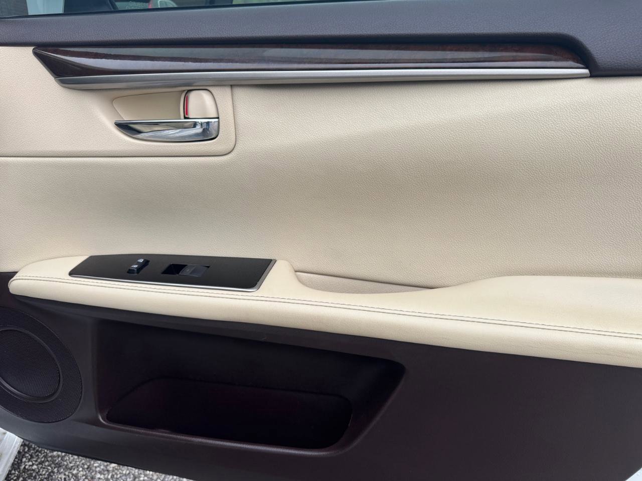 Used 2017 Lexus ES 350 w/ Luxury Package FWD image 24