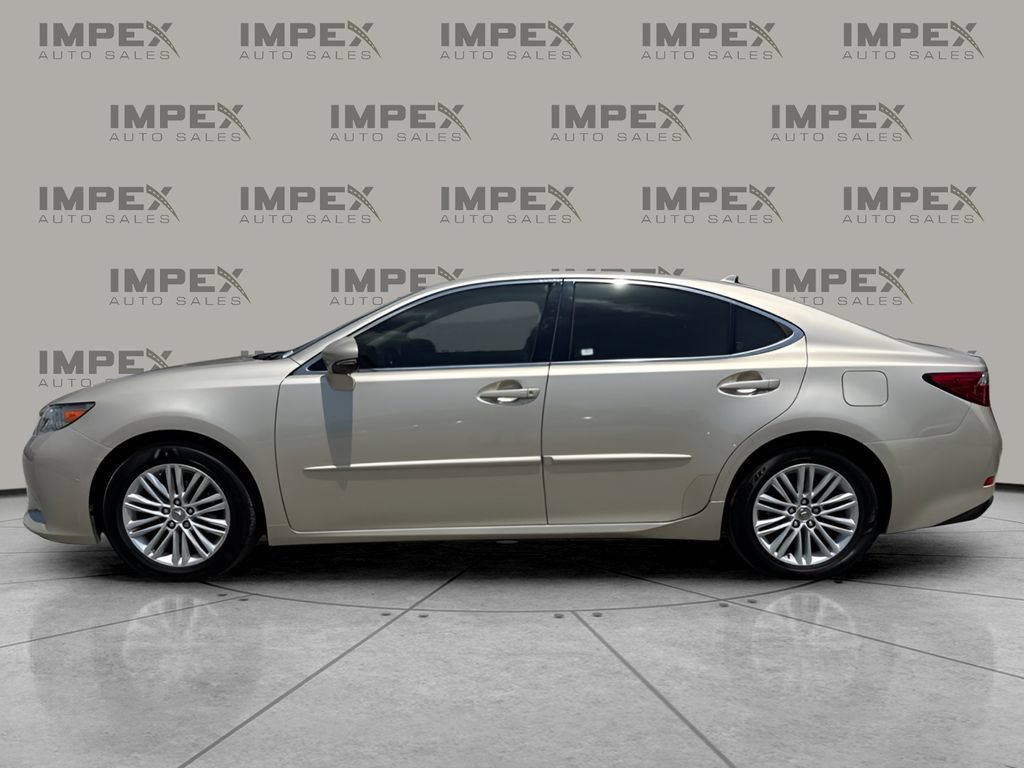 Used 2014 Lexus ES 350 w/ Luxury Package FWD image 2