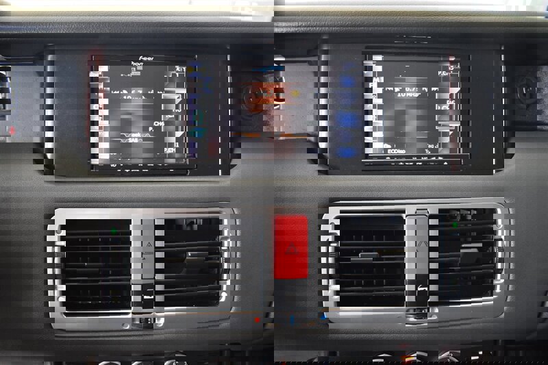 Used 2005 Land Rover Range Rover HSE image 33