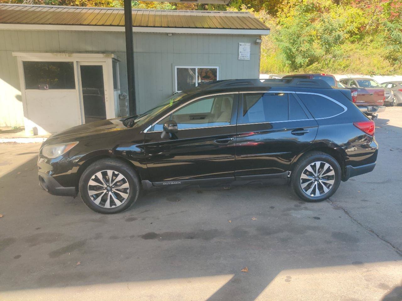 Used 2016 Subaru Outback 3.6R Limited AWD/4WD image 3