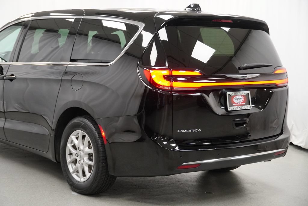 Certified 2024 Chrysler Pacifica Touring-L FWD image 14