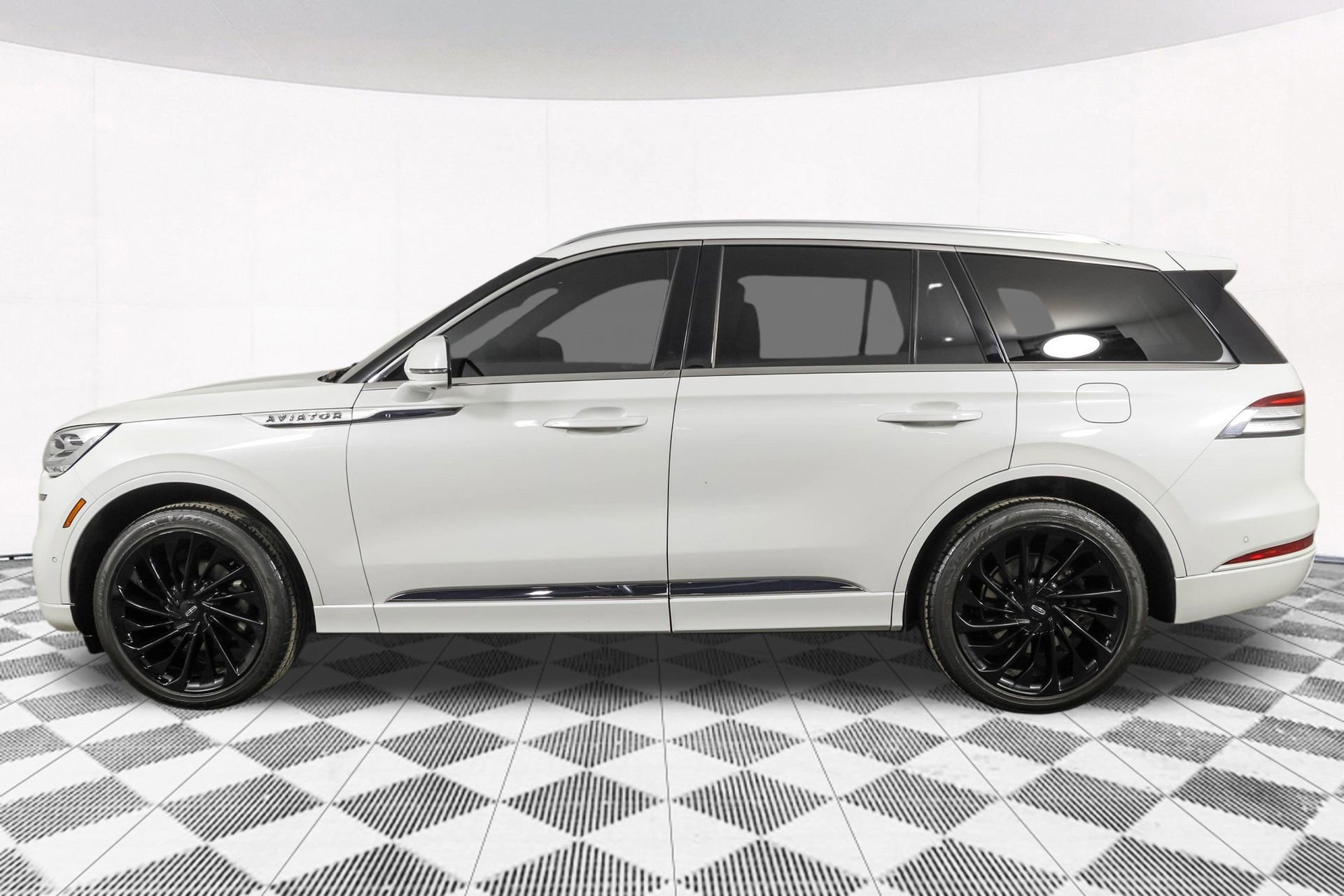 Used 2022 Lincoln Aviator Reserve w/ Equipment Group 201A AWD/4WD image 24