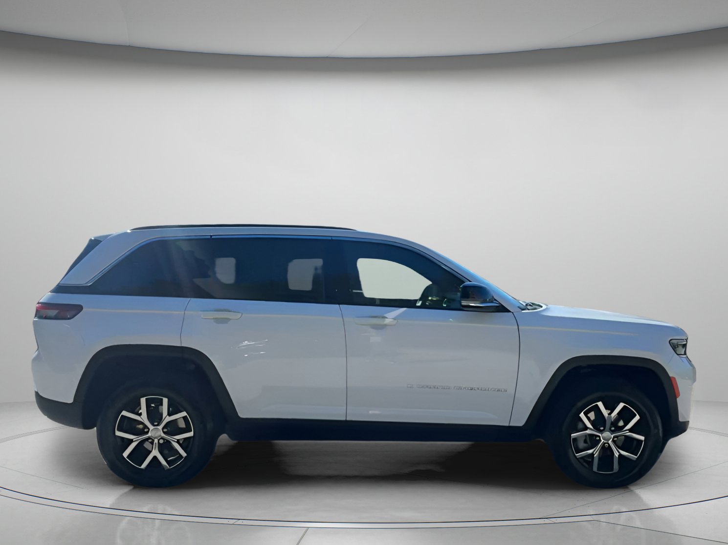 Used 2025 Jeep Grand Cherokee Limited w/ Trailer Tow Package image 32