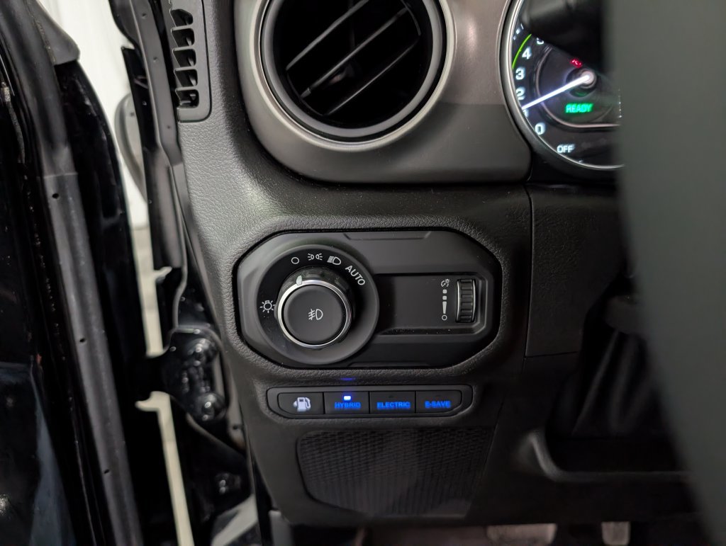 Used 2023 Jeep Wrangler Unlimited w/ Sun & Screen Package AWD/4WD image 19