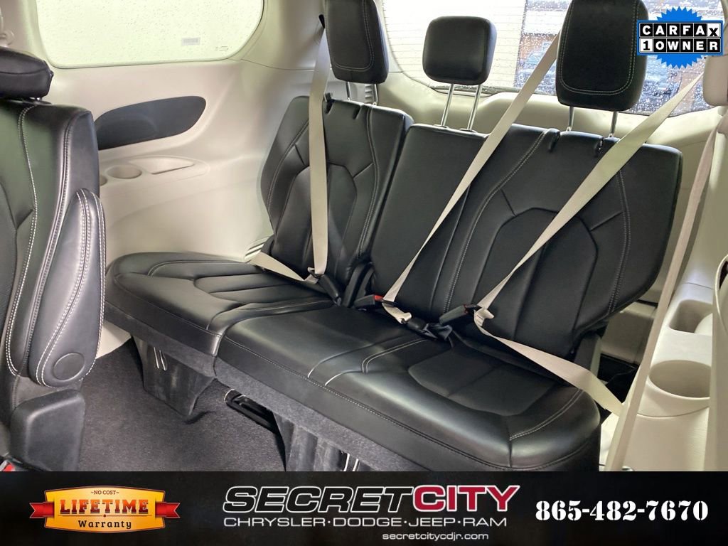 Used 2024 Chrysler Pacifica Touring-L image 28