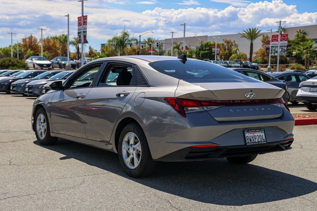 Used 2021 Hyundai Elantra SE FWD image 6