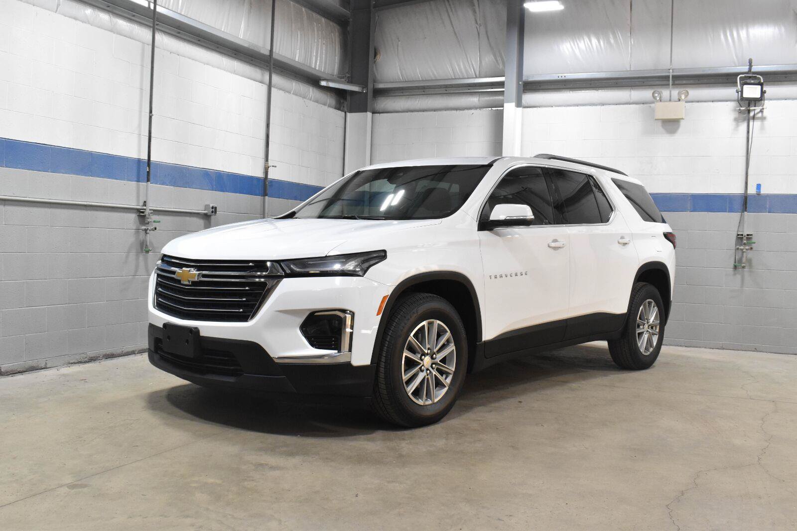 Used 2023 Chevrolet Traverse LT w/ LPO, Floor Liner Package AWD/4WD image 2