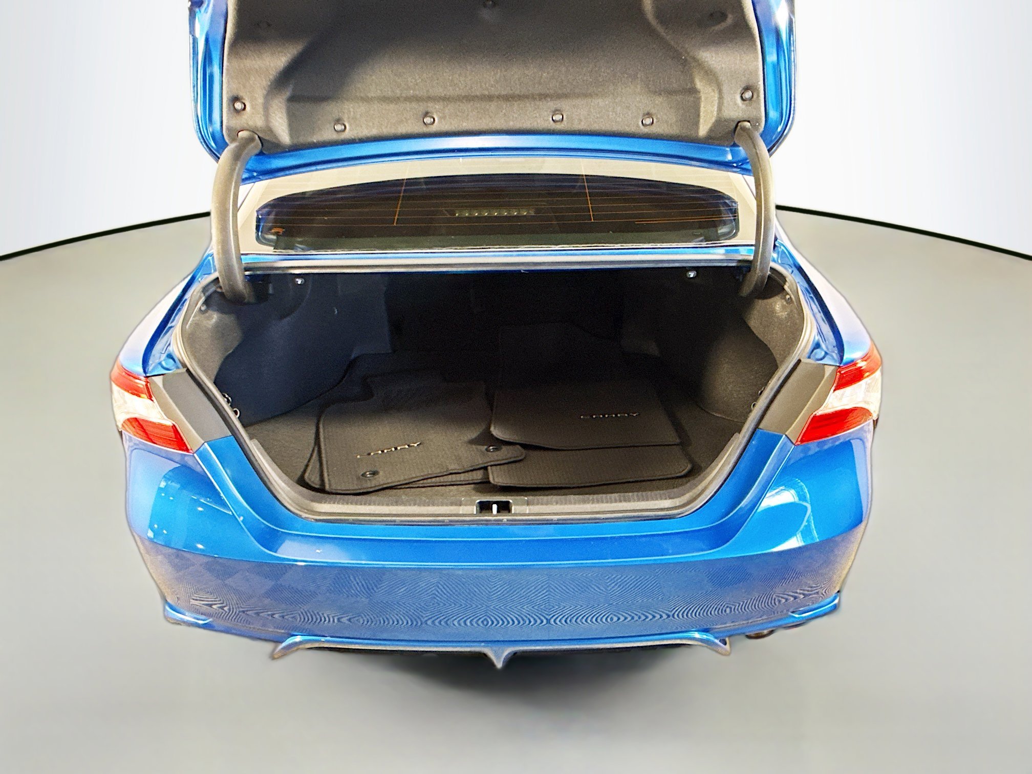 Used 2020 Toyota Camry SE w/ Carpet Mat Package image 34