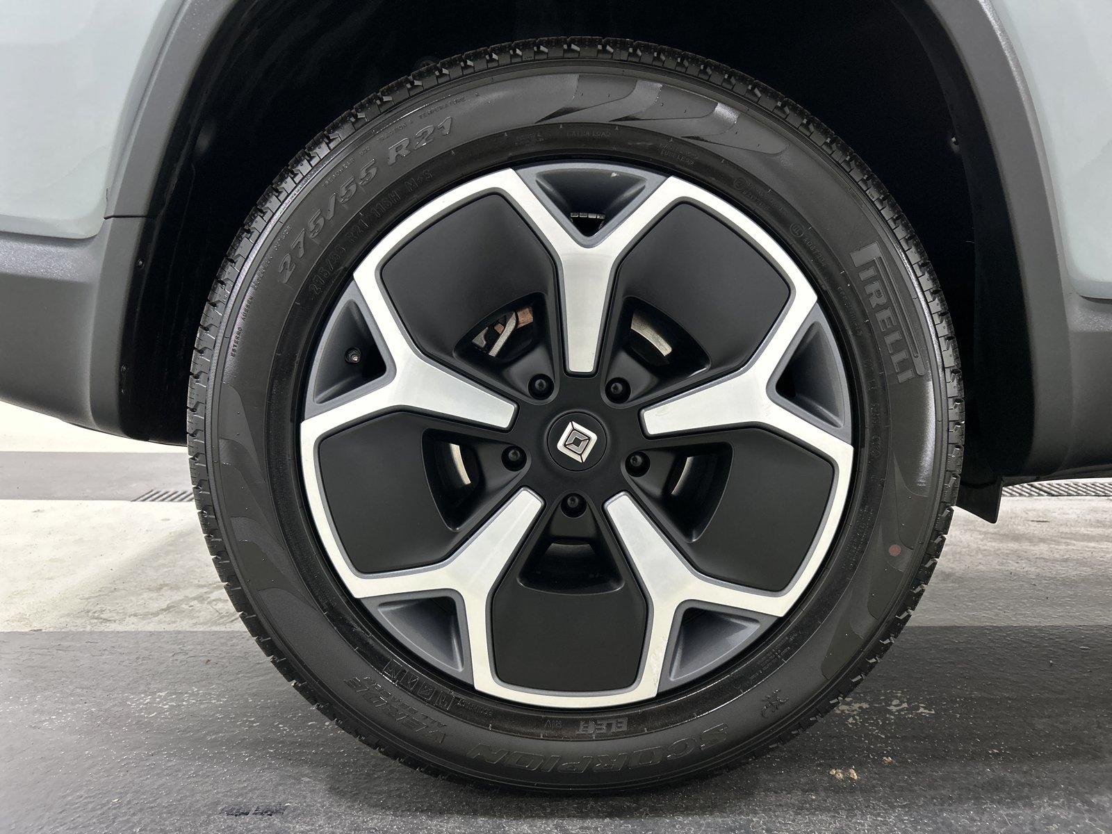 Used 2024 Rivian R1S Adventure AWD/4WD image 12