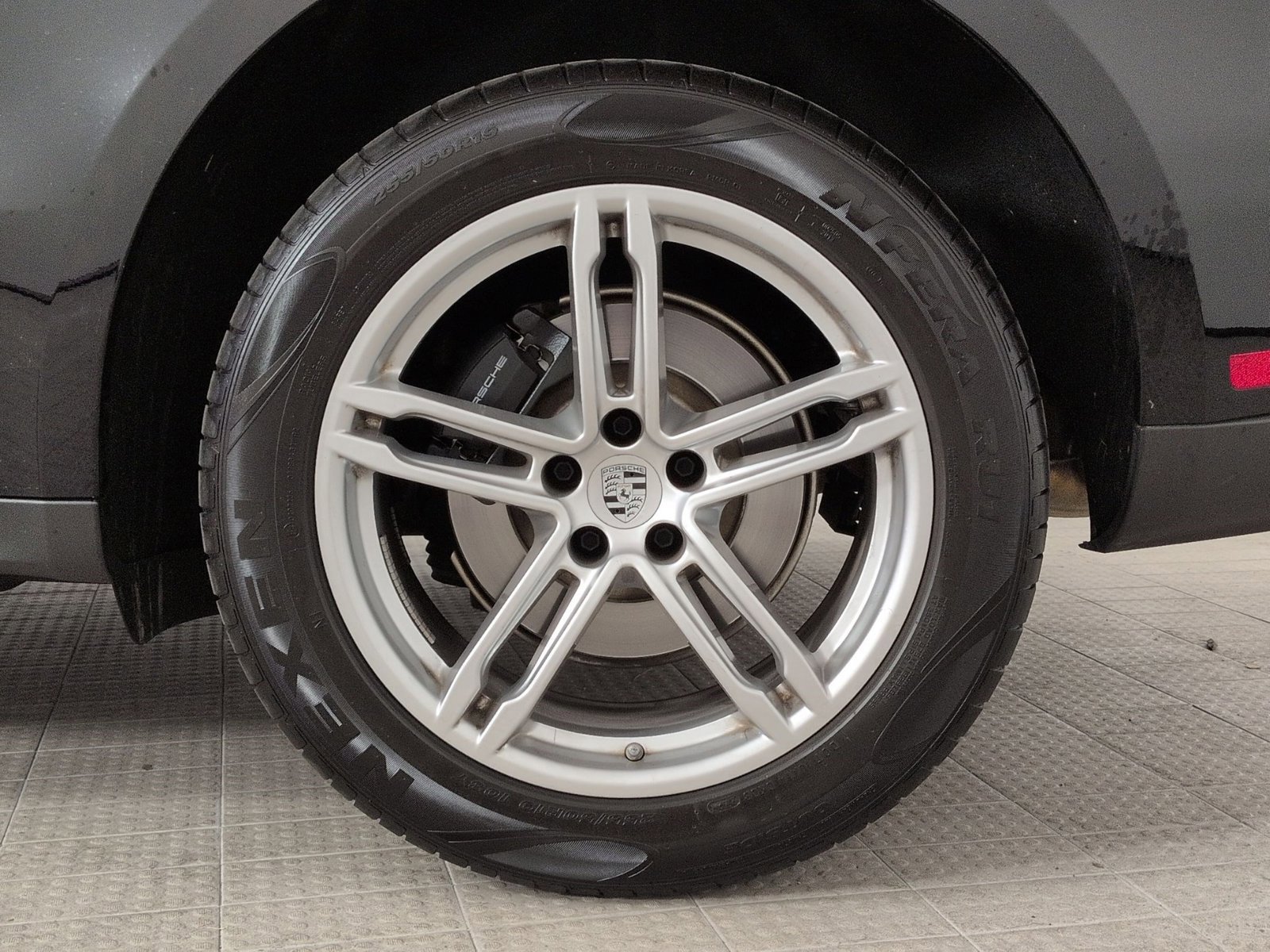 Certified 2025 Porsche Macan Turbo AWD/4WD image 24