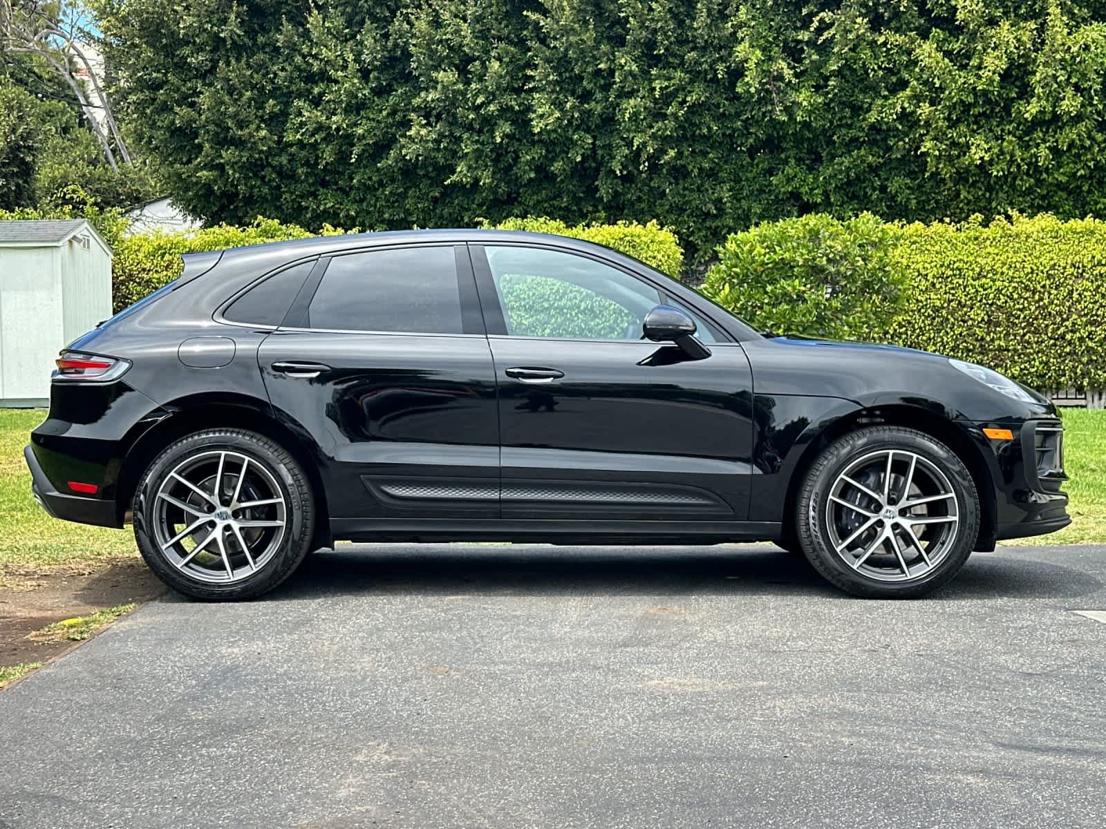Used 2026 Porsche Macan AWD/4WD image 9