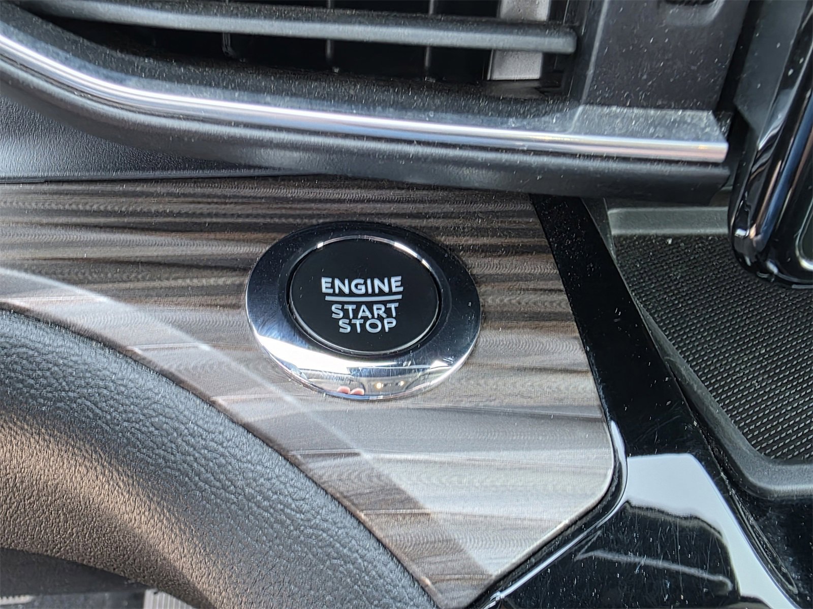 Used 2023 Ford Explorer Limited w/ Equipment Group 301A image 45