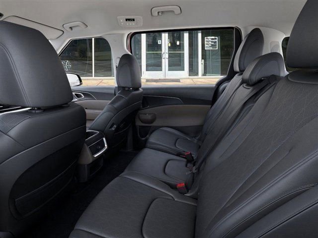 New 2026 Kia Carnival FWD image 18