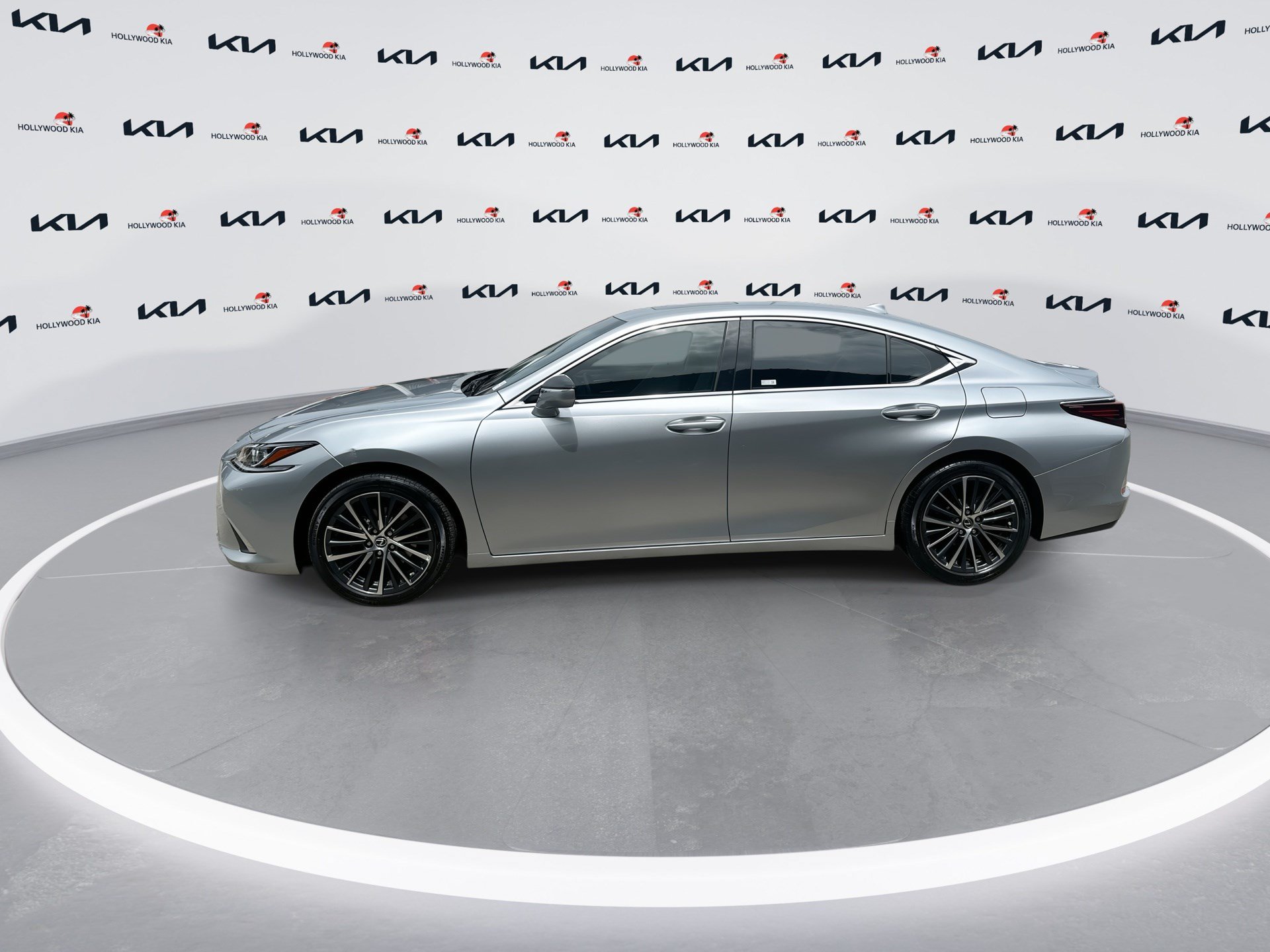 Used 2023 Lexus ES 350 w/ Premium Package FWD image 5