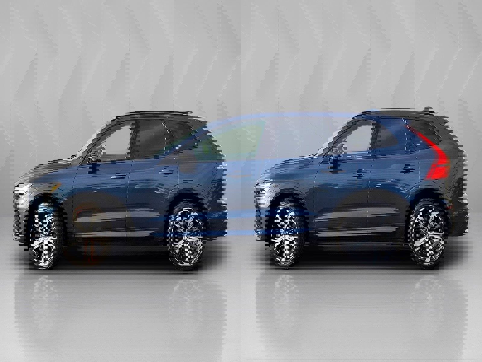 Certified 2023 Volvo XC60 B6 Ultimate w/ Climate Package image 3