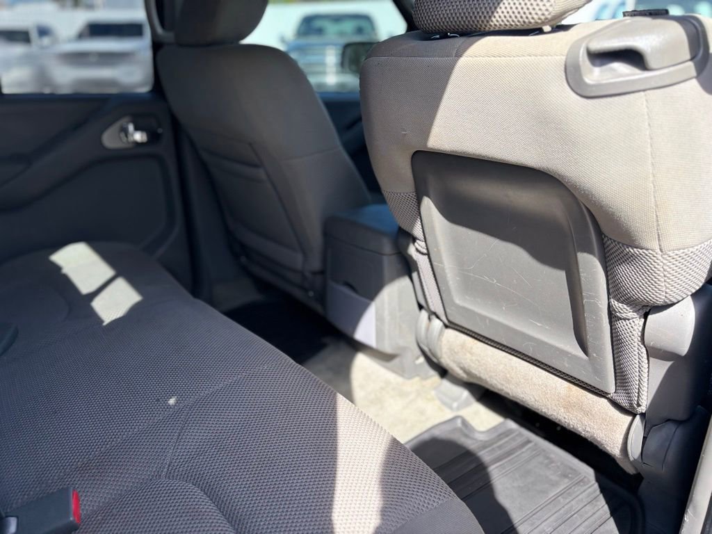 Used 2014 Nissan Frontier SV w/ SV Value Truck Package RWD image 18