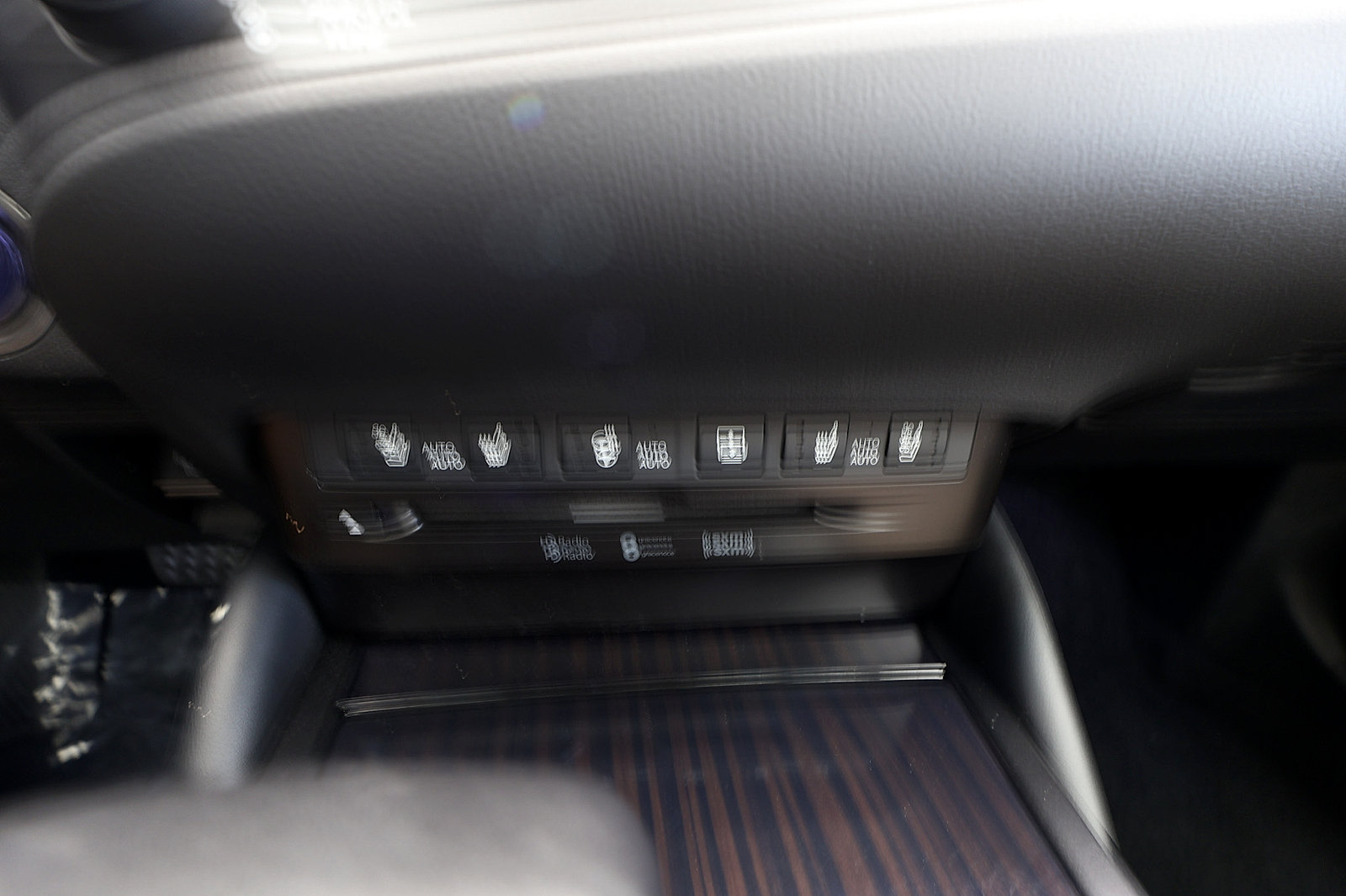 Used 2020 Lexus ES 300h w/ Accessory Package 2 FWD image 23