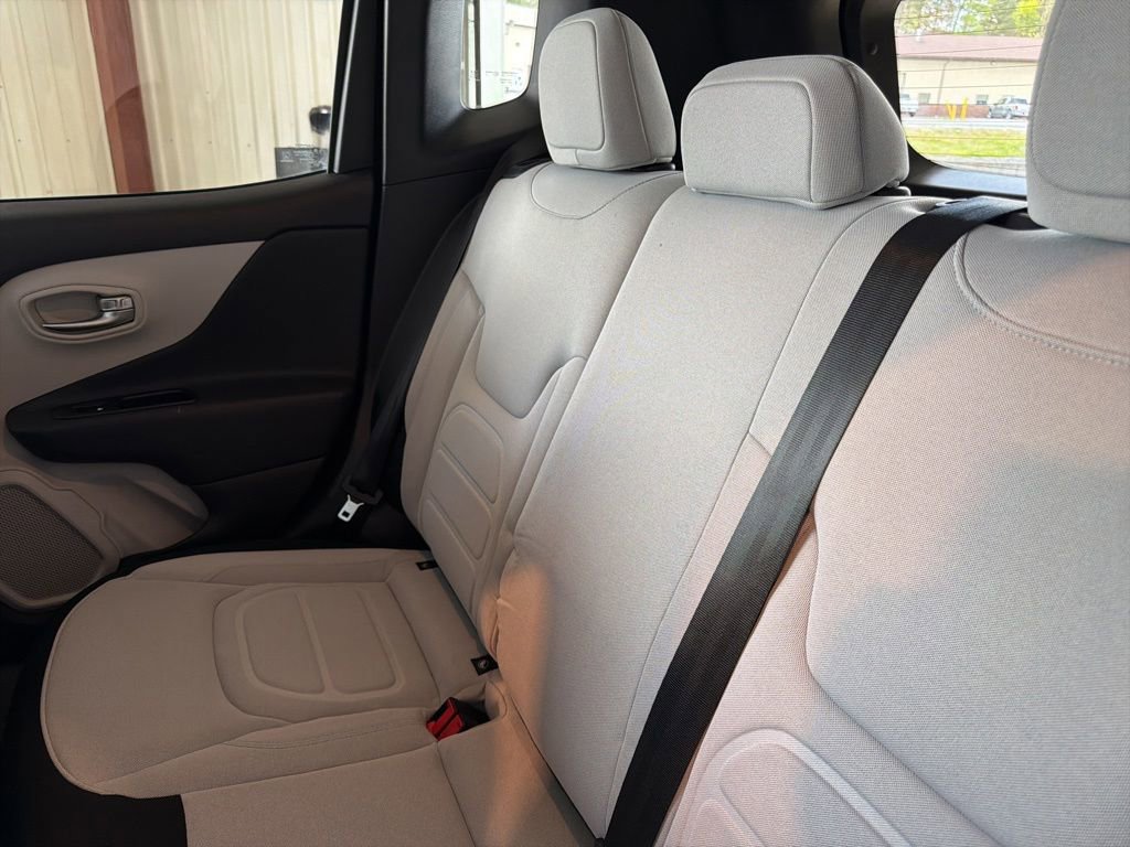 Used 2022 Jeep Renegade Latitude AWD/4WD image 19